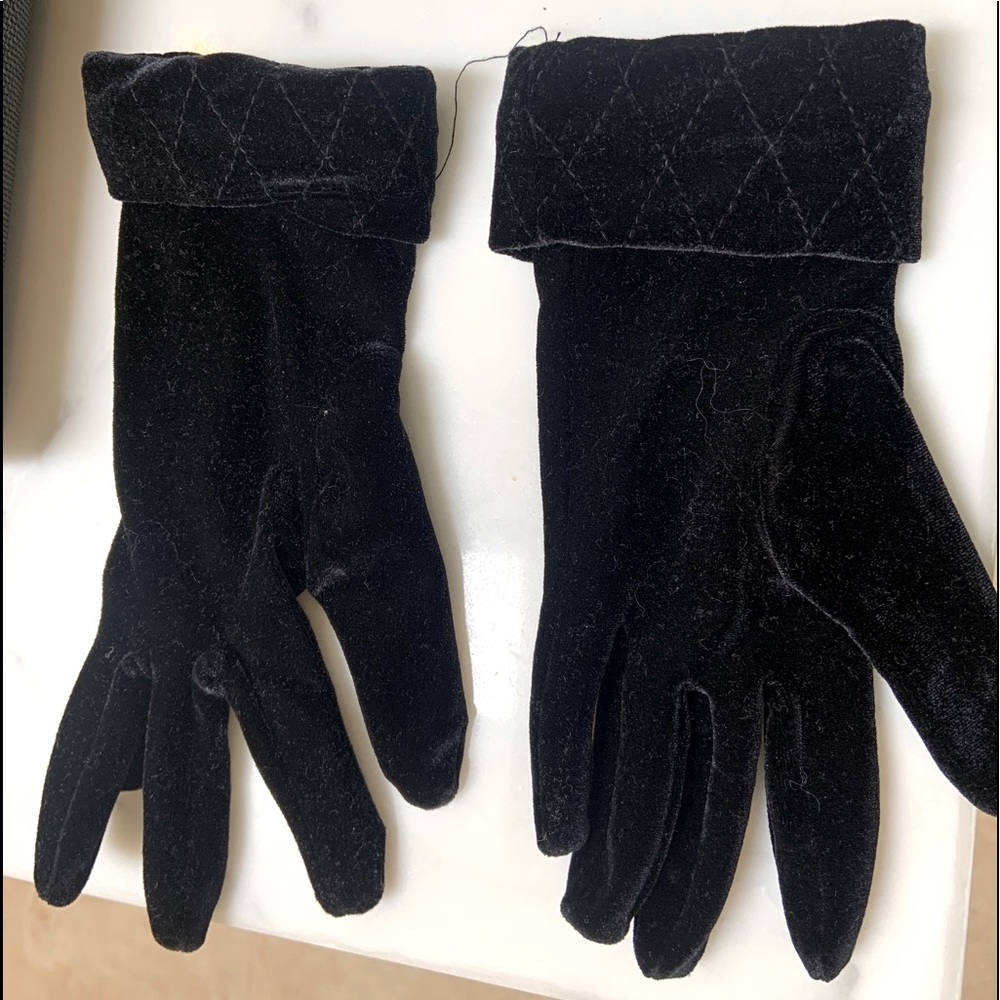 Black gloves
